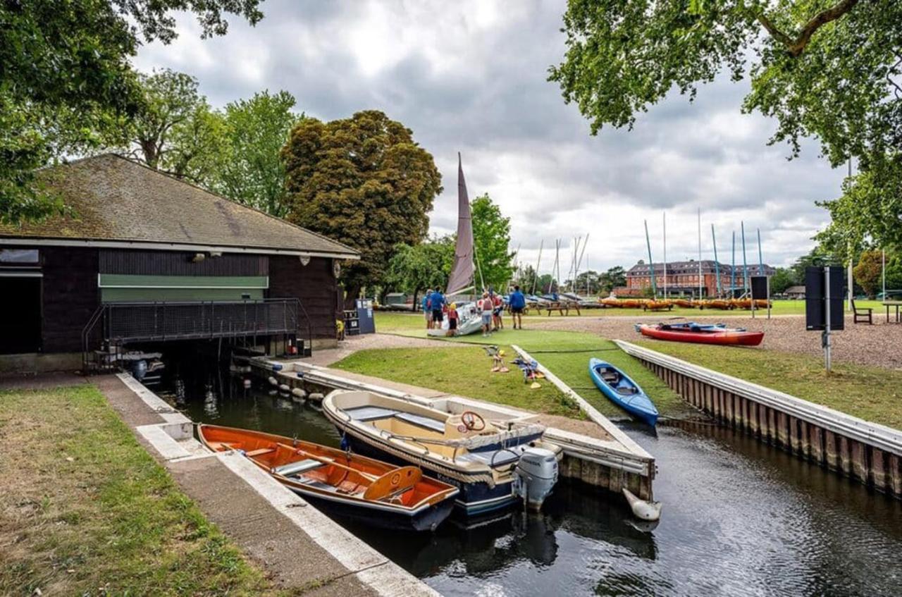 The Lensbury Resort Teddington Exteriör bild