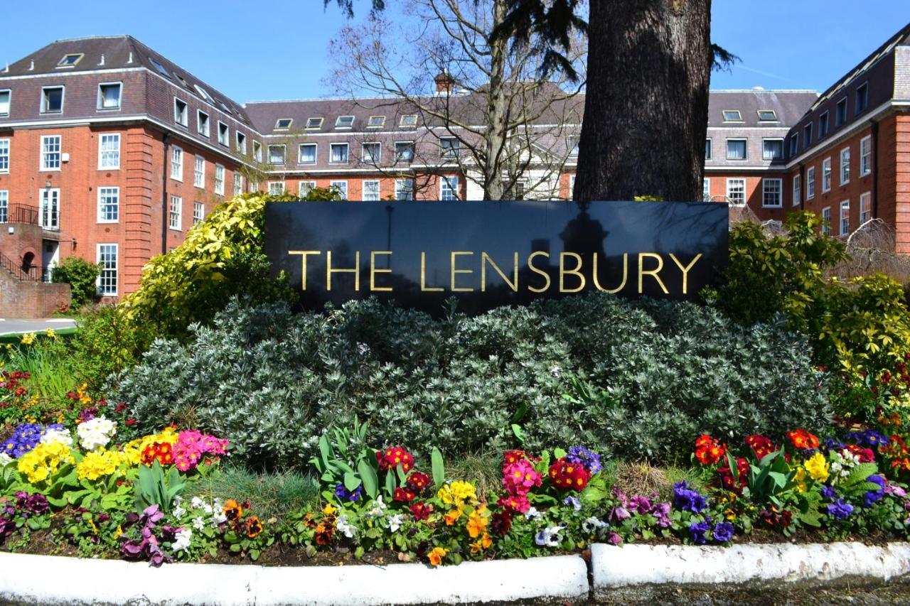 The Lensbury Resort Teddington Exteriör bild